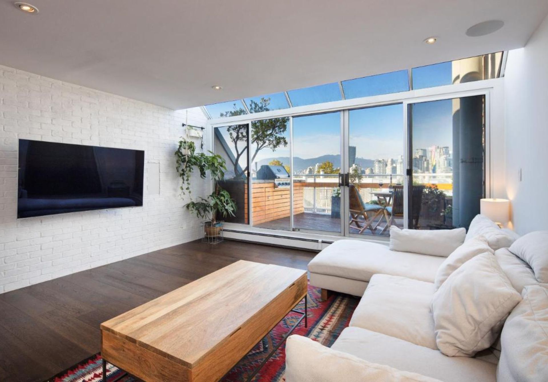 Stunning Views Penthouse Suite